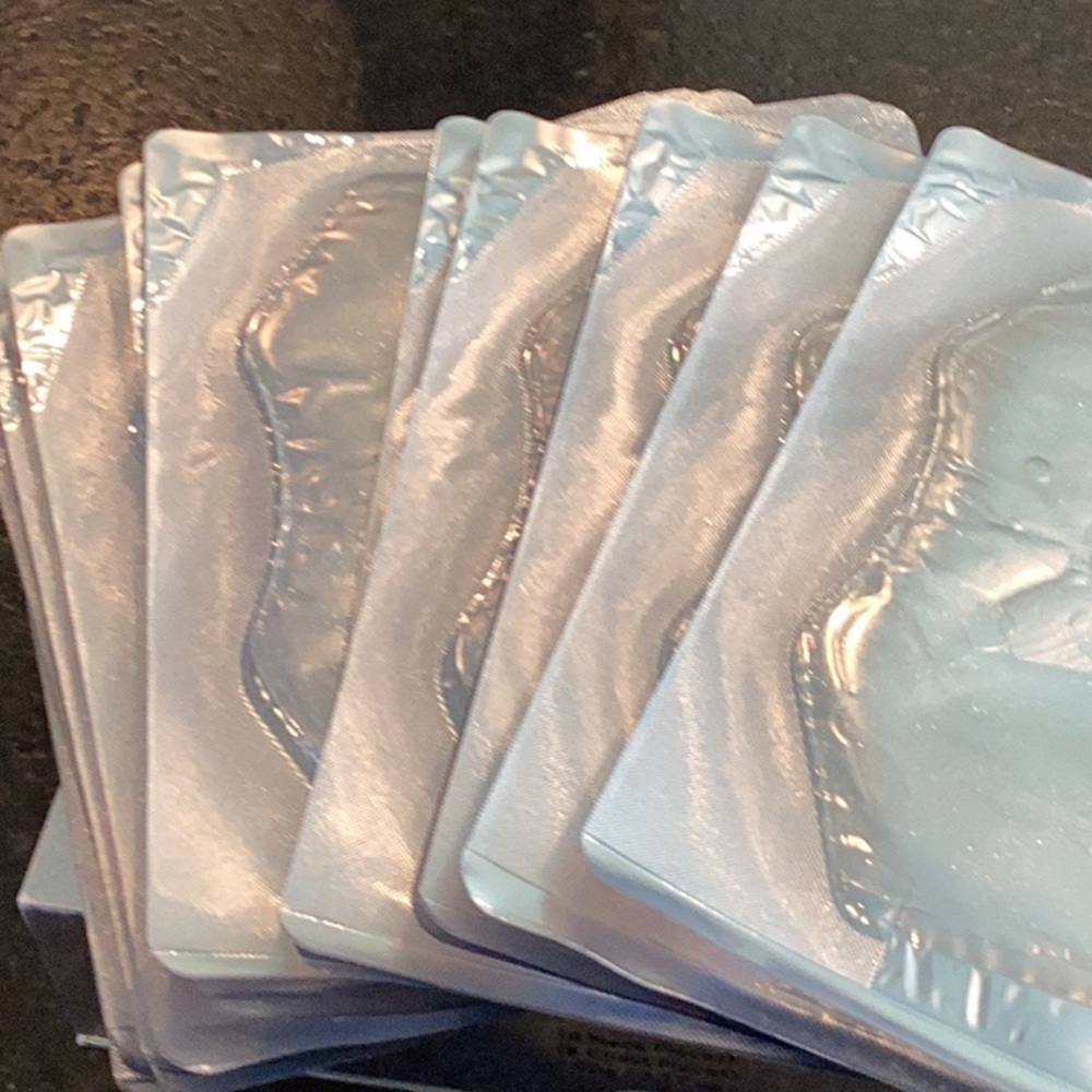 Truffoire Diamond Truffle Neck & Chest Mask - Silver - Picture 2 of 4